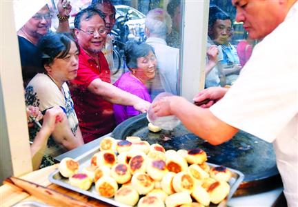 鮮肉月餅上市受熱捧含油太高一次別多吃